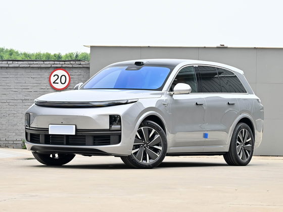 Lixiang L8 — перёд три четверти слева